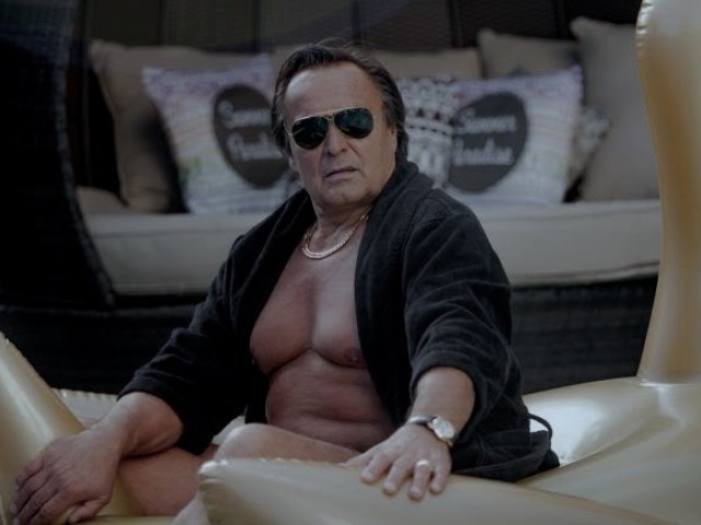 Herec Jozef Vajda na zábere z filmu Sviňa. 