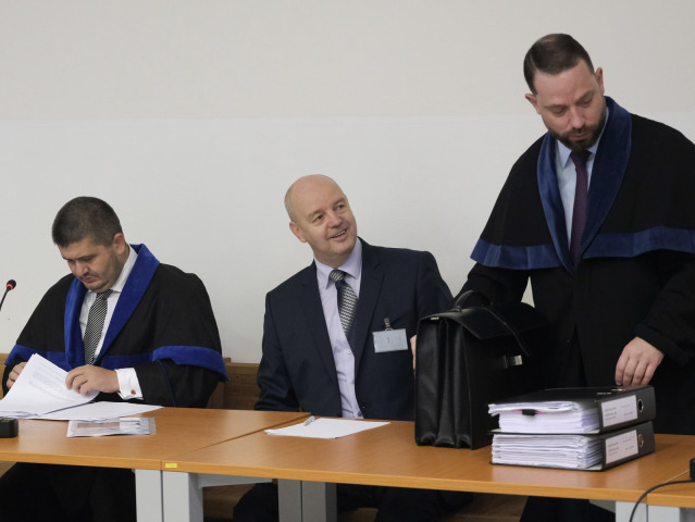 súdne pojednávanie, zmenky, pavol rusko