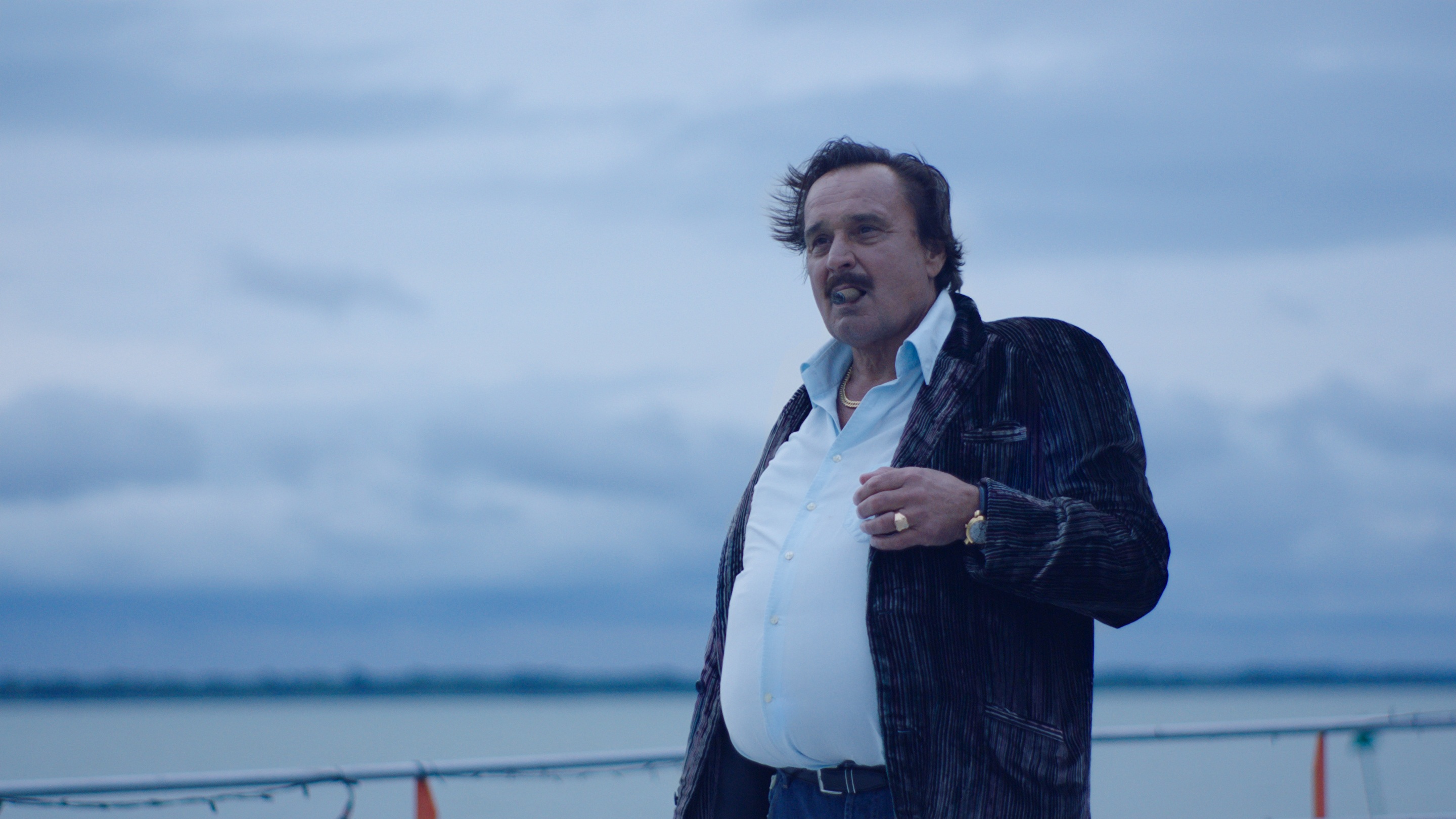 Herec Jozef Vajda na zábere z filmu Sviňa.