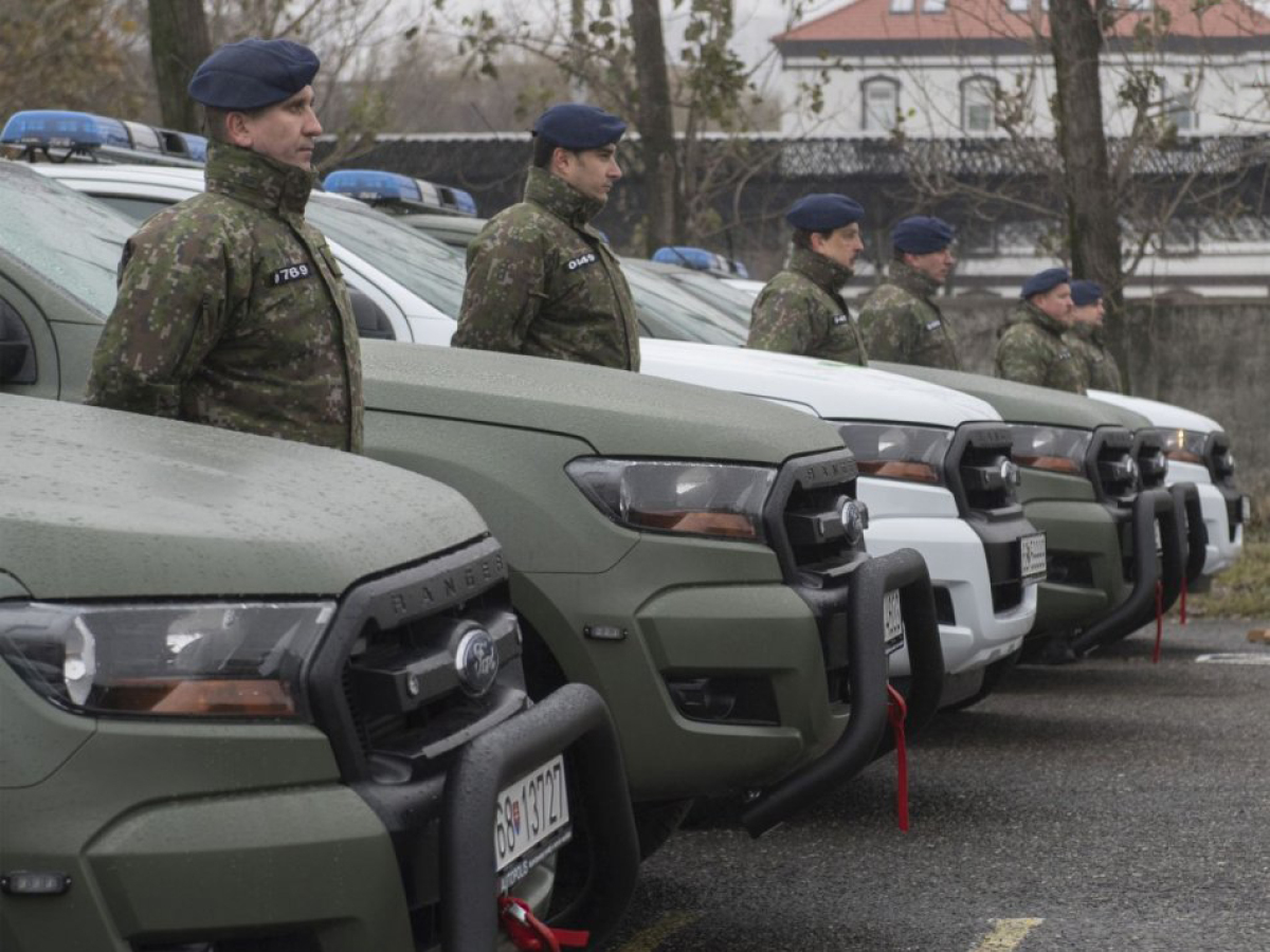 DN - vojenska-policia-terrenne-suv-auta-4-