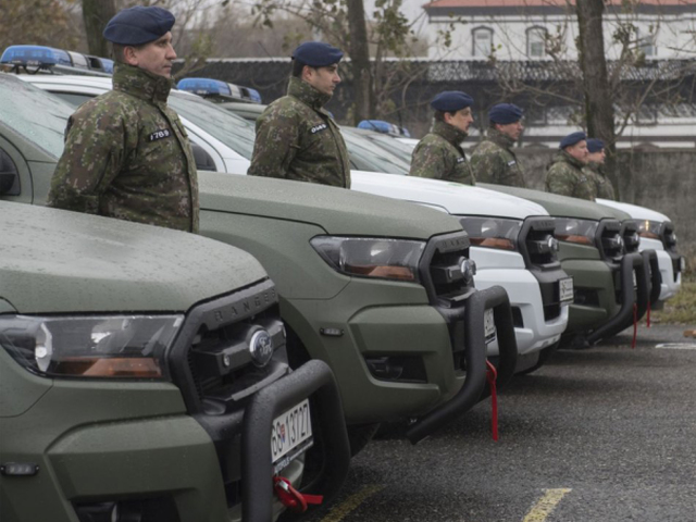 DN - vojenska-policia-terrenne-suv-auta-4-