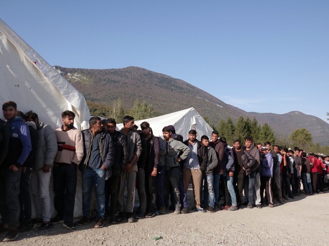 Bosna migranti tábor utečenci