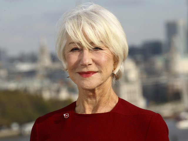 Herečka Helen Mirren pózuje fotografom na predstavení filmu The Good Liar.