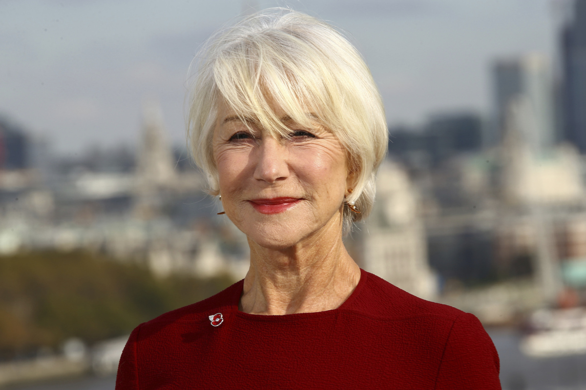 Herečka Helen Mirren pózuje fotografom na predstavení filmu The Good Liar.