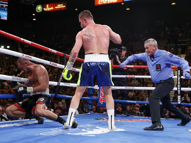 Canelo Álvarez, Sergej Kovaľov