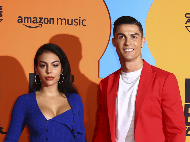 Futbalista Cristiano Ronaldo a jeho snúbenica Georgina Rodriguez.