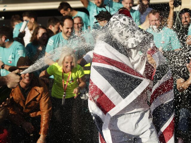 Lewis Hamilton, šampanské