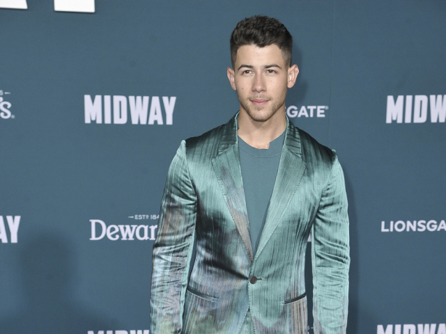 Herec a spevák Nick Jonas na svetovej premiére. 