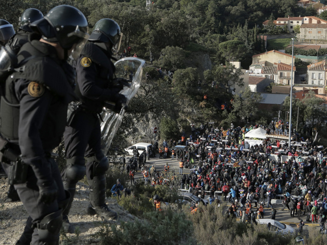 španielsko, katalánsko, francúzsko, polícia, protest, demonštrácia, cesta, diaľnica, blokáda