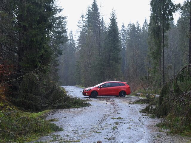 Ždiar počasie víchrica škody doprava cesta auto stromy kalamita