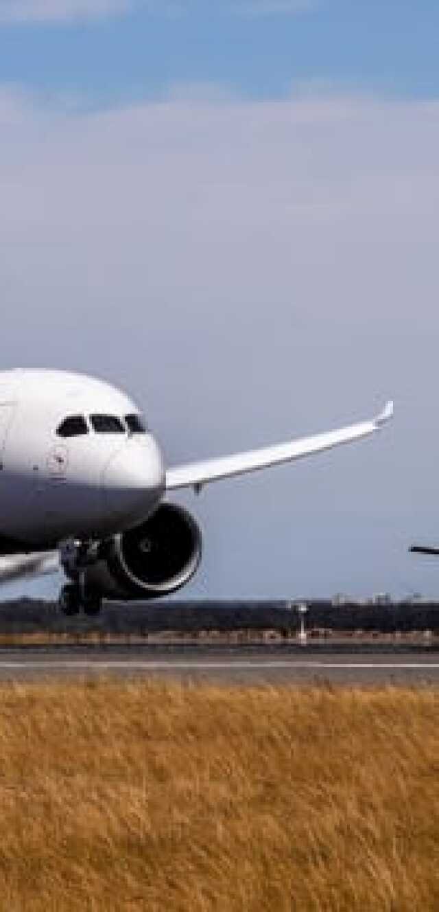 qantas-test-flight-landing-2