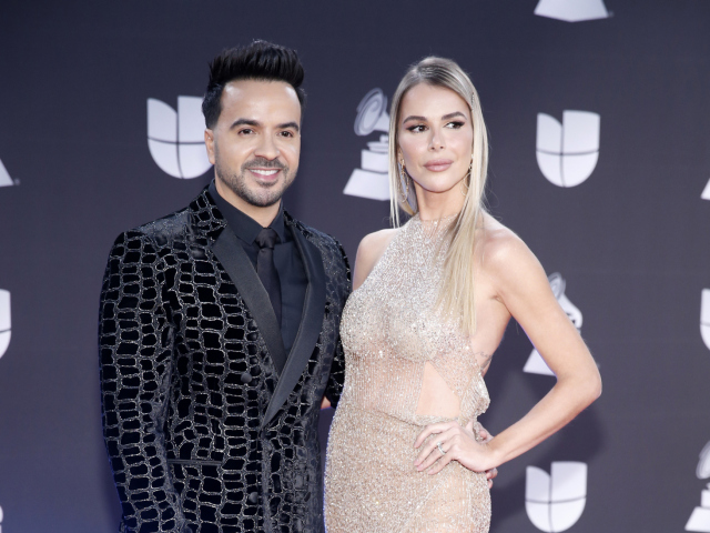 Spevák Luis Fonsi a jeho partnerka Agueda Lopez.