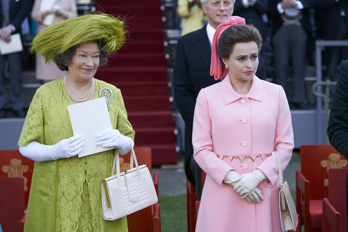 Marion Bailey ako kráľovná Matka (vľavo) a herečka Helena Bonham Carter