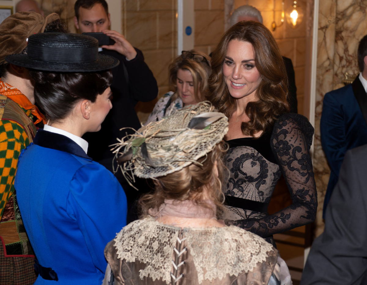 Vojvodkyňa Catherine z Cambridge sa stretla aj s umelcami, ktorí sú členmi Royal Variety Company. 