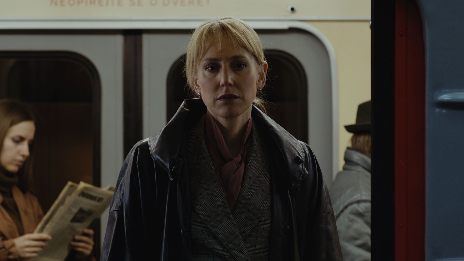Hattie Morahan v seriáli Bez vedomia z dielne HBO.