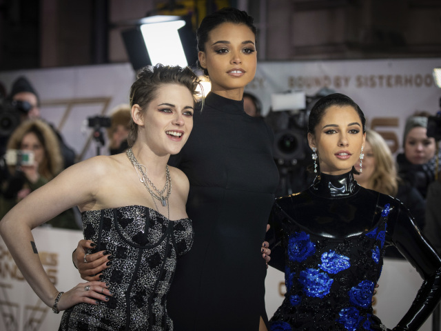Kristen Stewart, Ella Balinska a Naomi Scott 