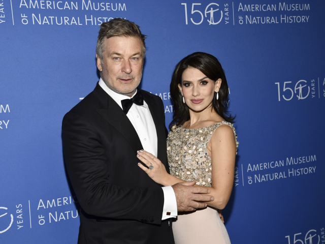 Manželský pár Hilaria Baldwin a Alec Baldwin na akcii American Museum of Natural History Gala.