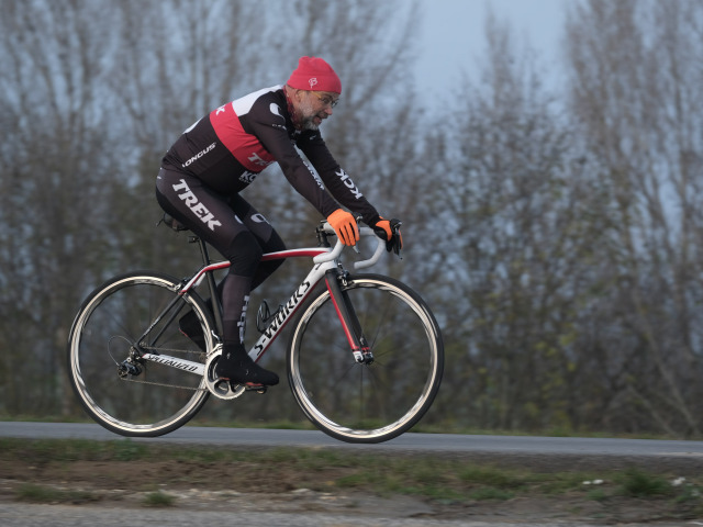 počasie jeseň cyklista bicykel hrádza