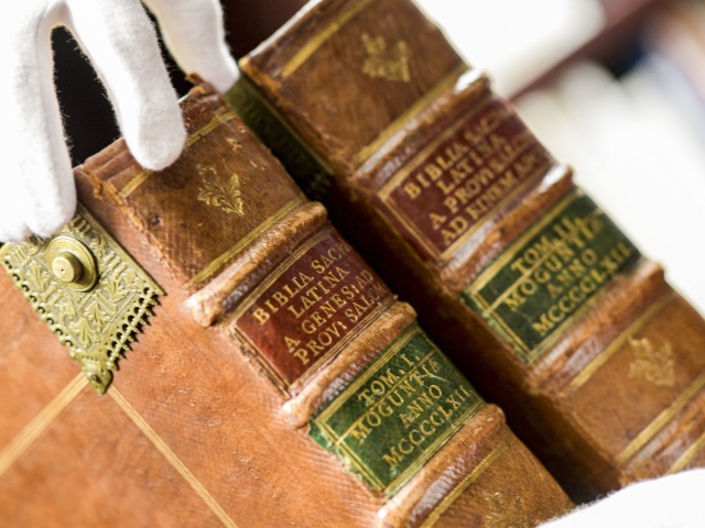Nemecko Hamburg Biblia Dražba Najdrahšia