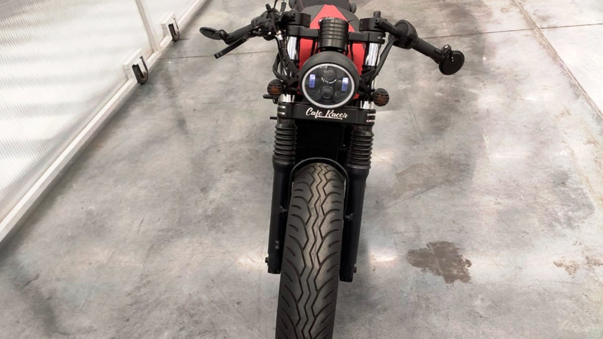 Kalašnikov - Café racer 2019