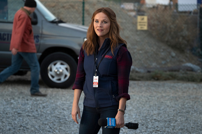 Revolúciu v rannej šou spôsobí príchod nespútanej Bradley Jackson (Reese Witherspoon).