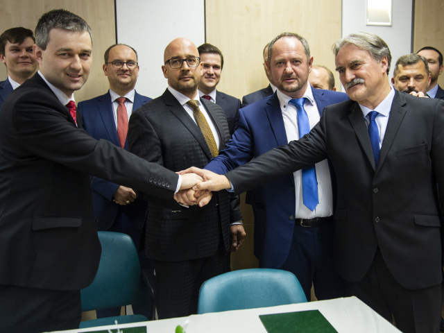 SR Voľby2020 Memorandum Podpis Strany Maďarské BAX