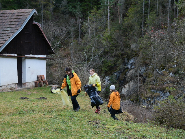 slovenský raj, hornád, smeti, dobrovoľník. rieka