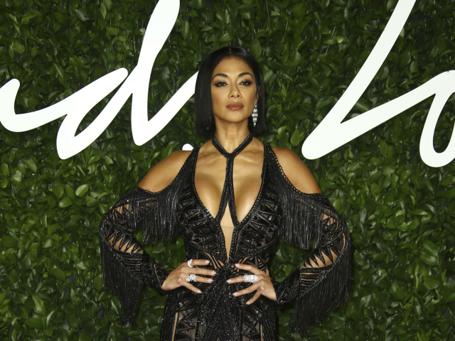 Britain Fashion Speváčka Nicole Scherzinger v kreácii od Juliena Macdonalda. 
