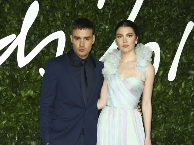 Spevák Liam Payne prišiel so svojou súčasnou partnerkou Mayou Henry.
