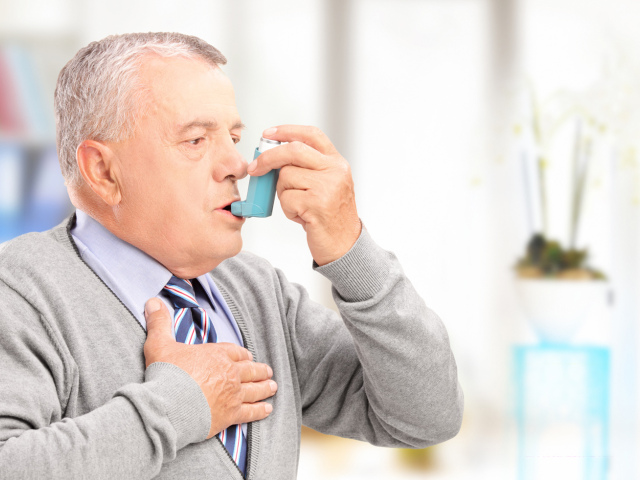 inhalátor, muž, choroba, astma, pľúca