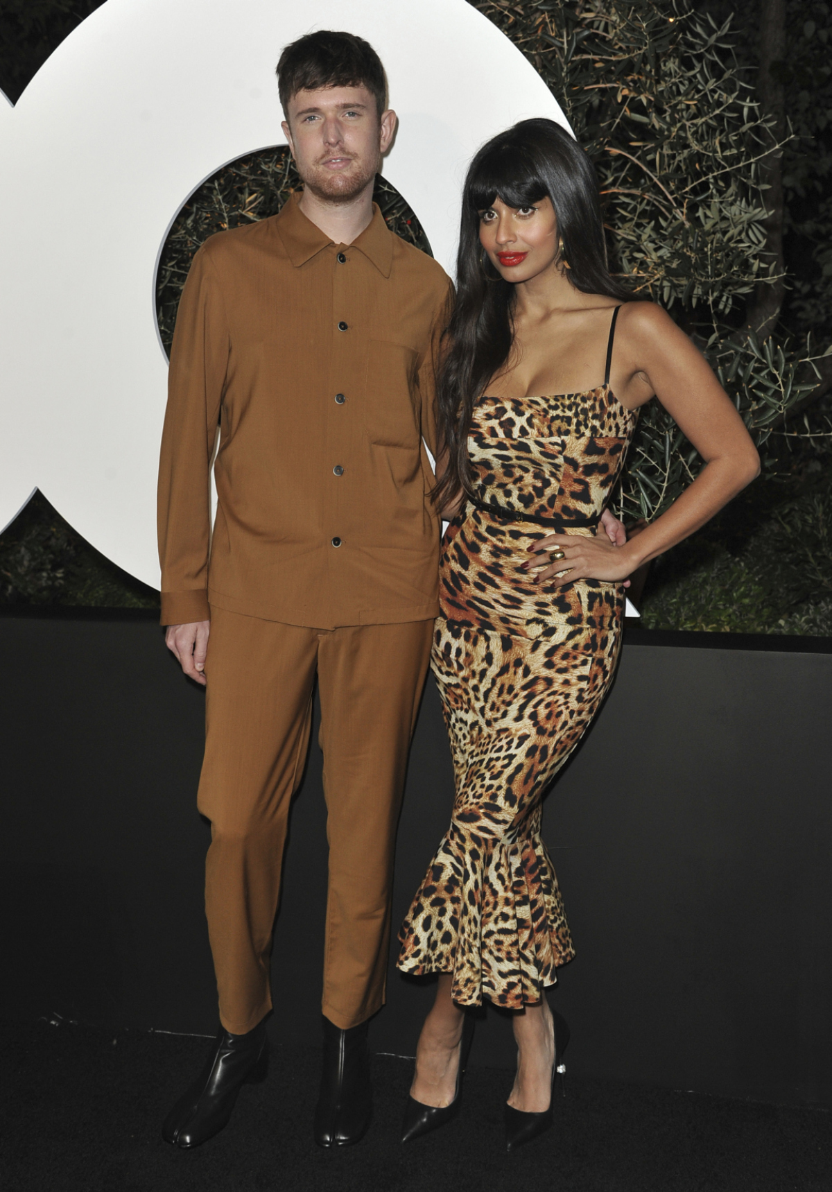 Hudobník a spevák James Blake a Jameela Jamil.