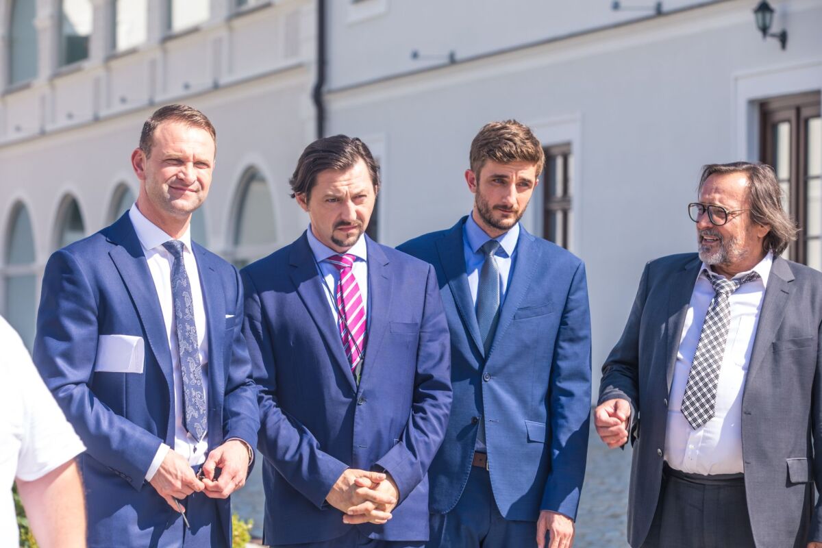 michal režný, ministri, seriál ministri, maštalír, latinák, vajda,