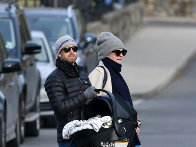 Anne Hathaway a  Adam Shulman