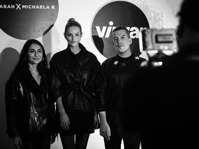 Michaela Kocianová (v strede) s dizajnérkou Yeliz Farah Kimia