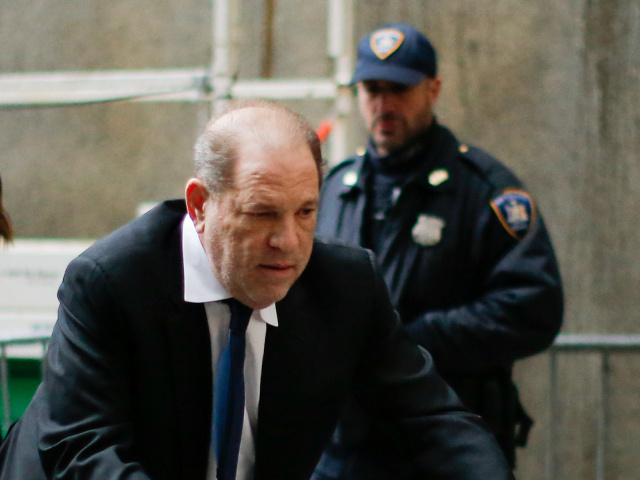 Filmový producent Harvey Weinstein na súde v New Yorku.
