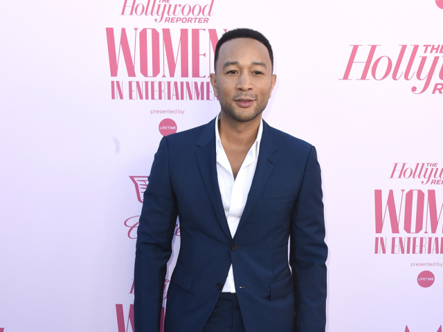 Spevák John Legend.