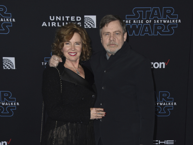 Herec Mark Hamill a jeho partnerka Marilou York.