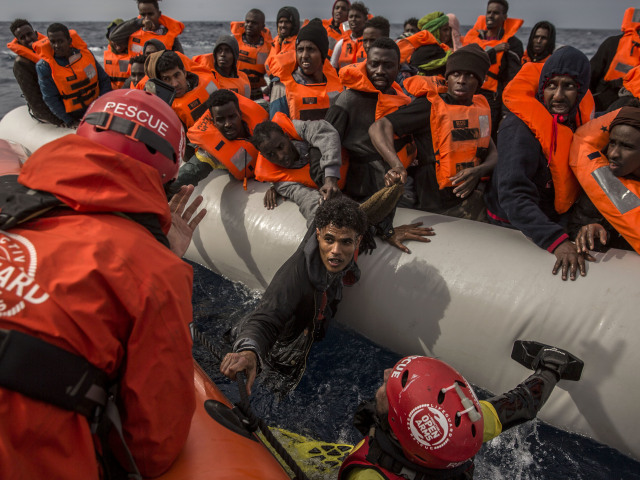 stredozemné more, utečenci, migranti, záchranári