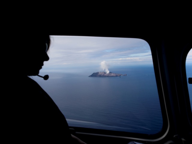 Nový Zéland / sopka / White Island /