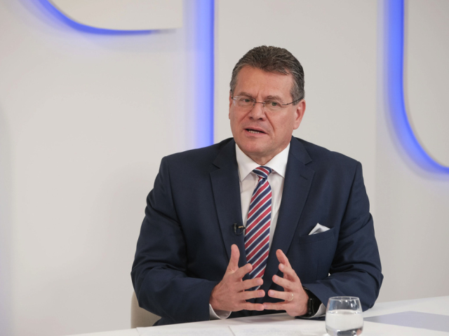 Maros Sefcovic, Maro efèoviè