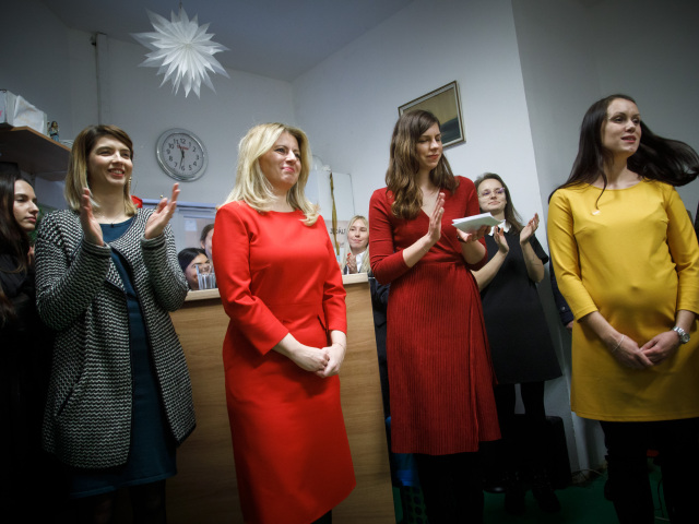PREZIDENTKA: Navtívila Domec pre ¾udí bez domova