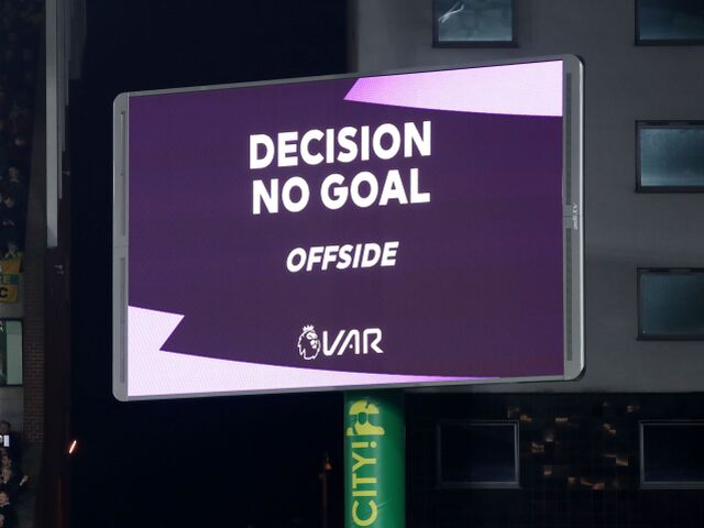 VAR, rozhodca