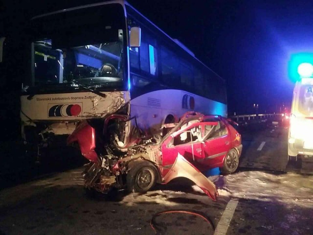 dopravná nehoda, auto, autobus, krupina