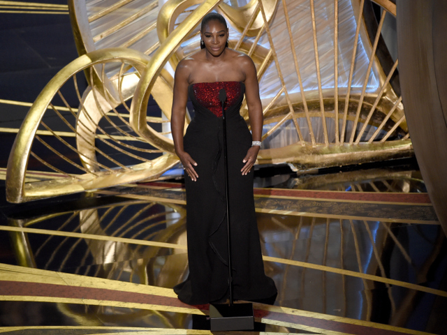 Tenistka Serena Williams bola jednou z hviezd, ktoré tiež ozdobili minuloročný ceremoniál Oscarov. 