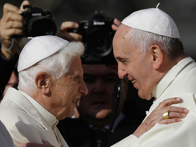 Benedikt XVI / pápež František /