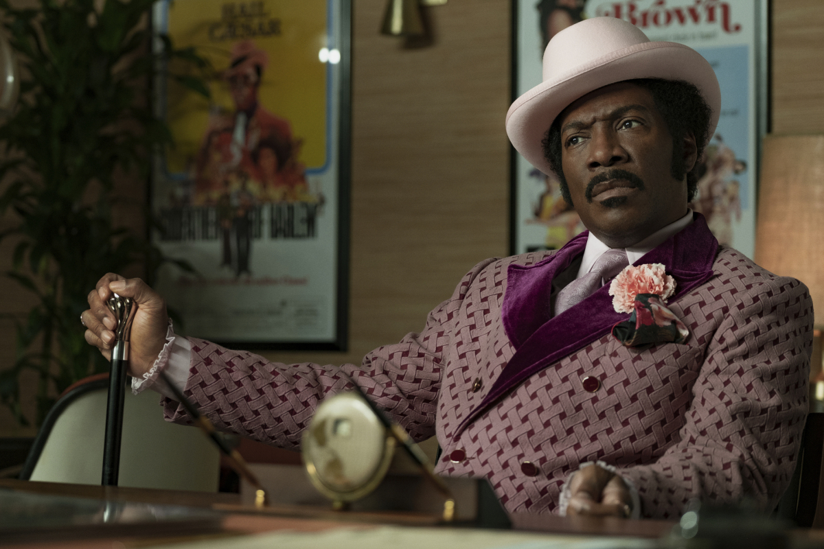 Herec Eddie Murphy na zábere z filmu Dolemite Is My Name..