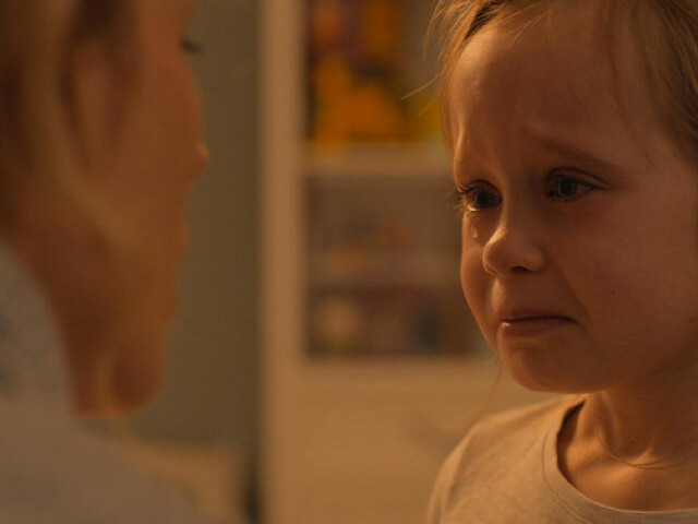 Detská herečka Valentýna Bečková na zábere z filmu Príliš osobná známosť. 