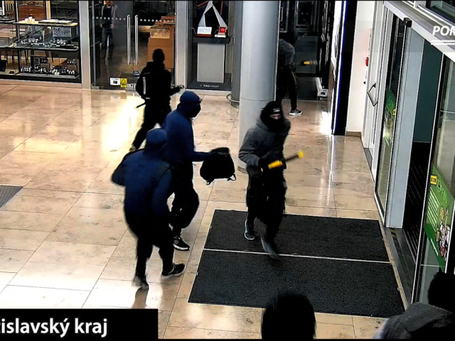 polícia pátranie páchatelia eurovea lúpež