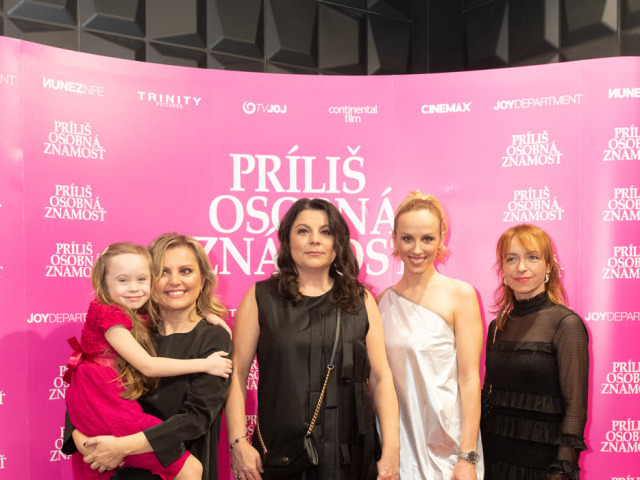 Zľava: Evita Twardzik Urbaníková s detskou herečkou Valentýnou Bečkovou, režisérka Marta Ferencová a herečka Petre Hřebíčková a Tatiana Dyková. 