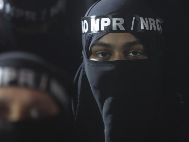 India / protest / moslim / háv / burka / žena /